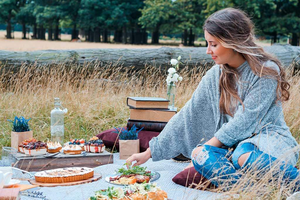 The Gold Coast has the perfect weather to roll out a picnic rug and enjoy the great outdoors. Find the best Gold Coast picnic spots in this list.
