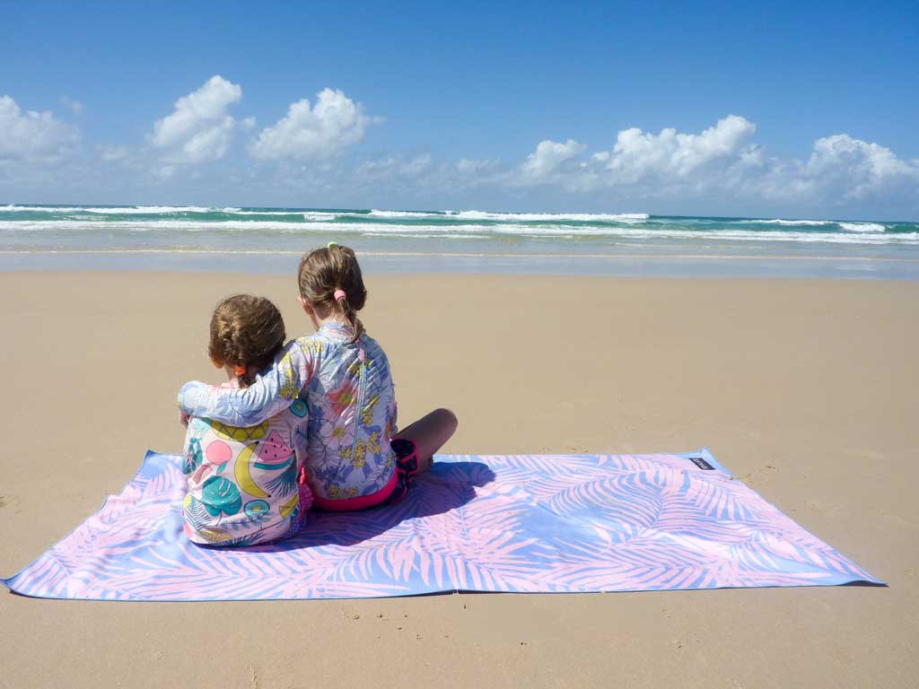 Tesalate Towels Review. Stylish, compact, lightweight, super absorbent and sand-free. Read here why this is the best sand free beach towel. 