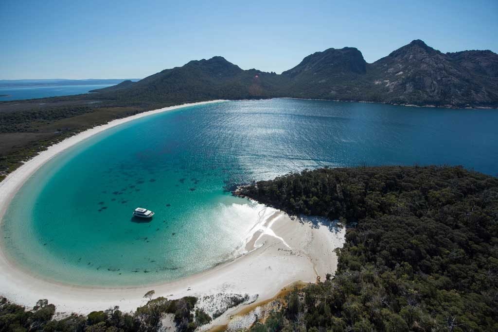 To help you find the most spectacular beaches in Tasmania we’ve put together a list of the must-see beaches along the east coast.